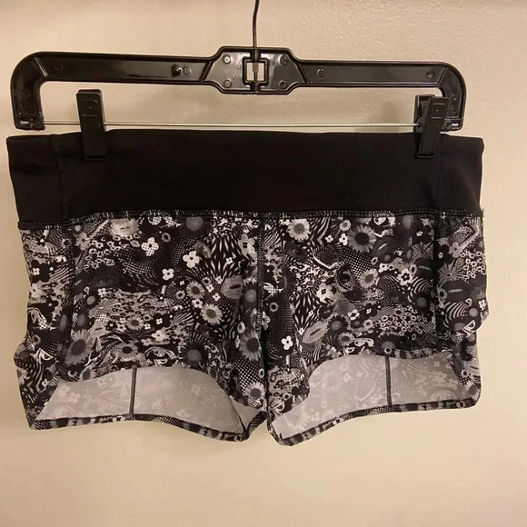 Lululemon Speed Shorts Sea Wheeze 2017 Counter Culture White and Black Size 6 - Picture 3 of 6